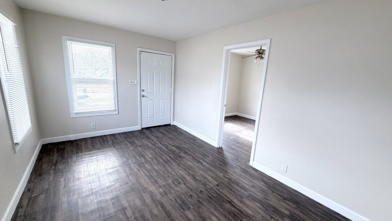 608 Ravenswood Dr #1 - Photo 2 of 9