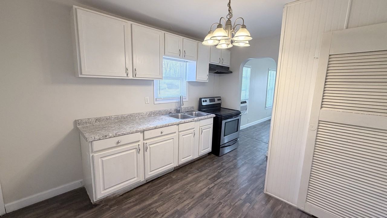 608 Ravenswood Dr #1 - Photo 3 of 9