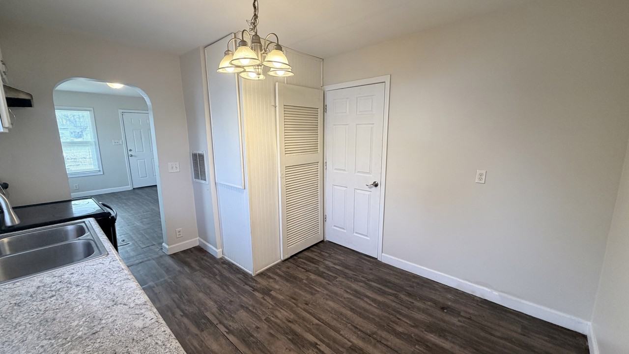 608 Ravenswood Dr #1 - Photo 4 of 9