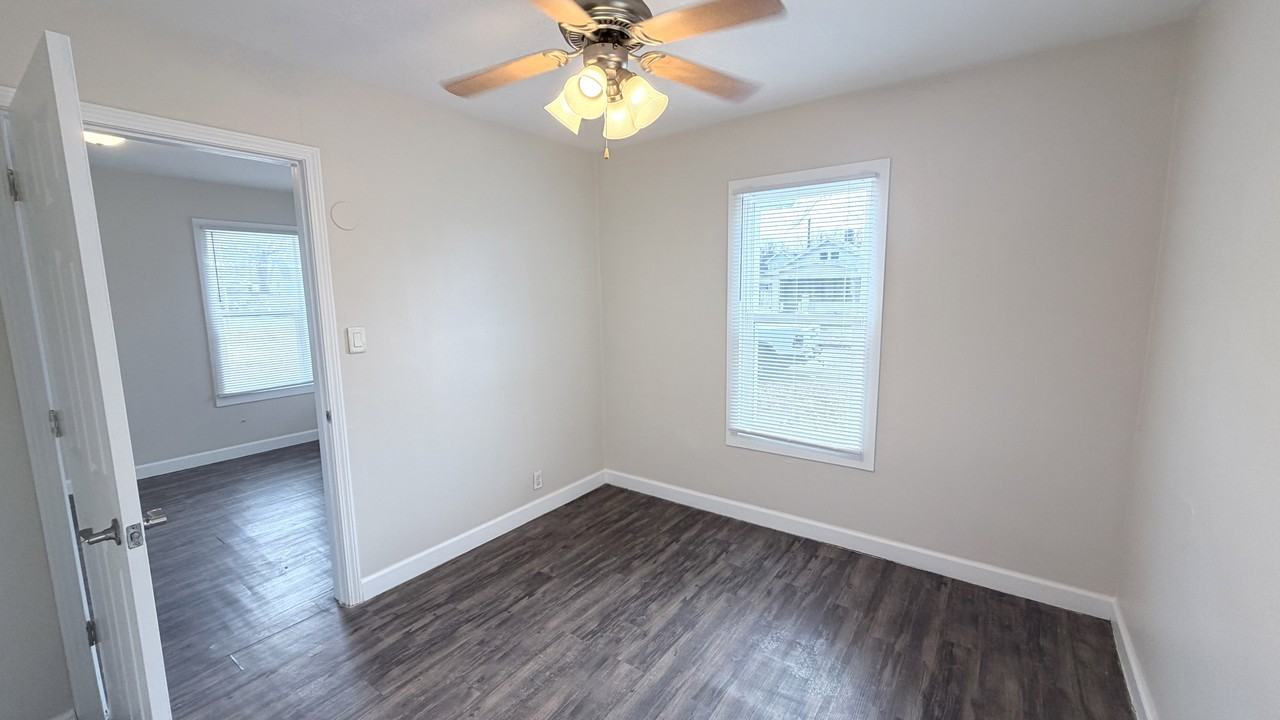 608 Ravenswood Dr #1 - Photo 6 of 9