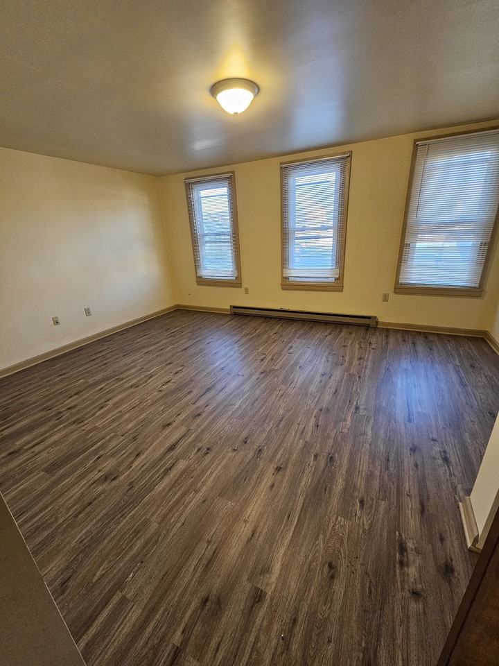 16 N 5th St #B - Photo 2 of 8