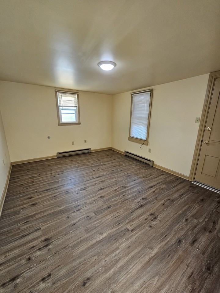 16 N 5th St #B - Photo 4 of 8