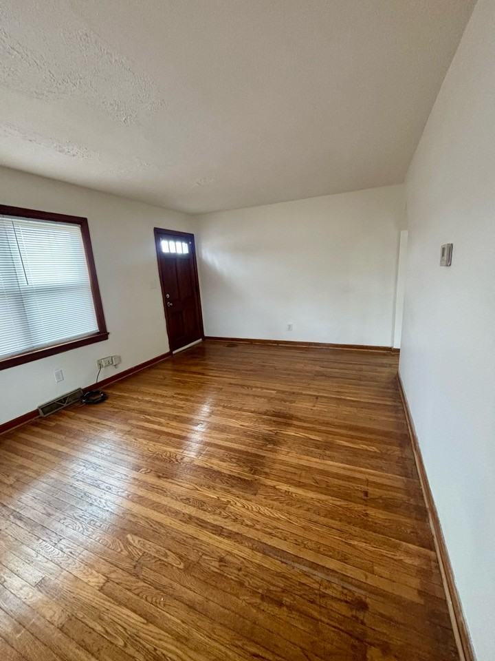 1700 Sonne Ave #1 - Photo 3 of 9