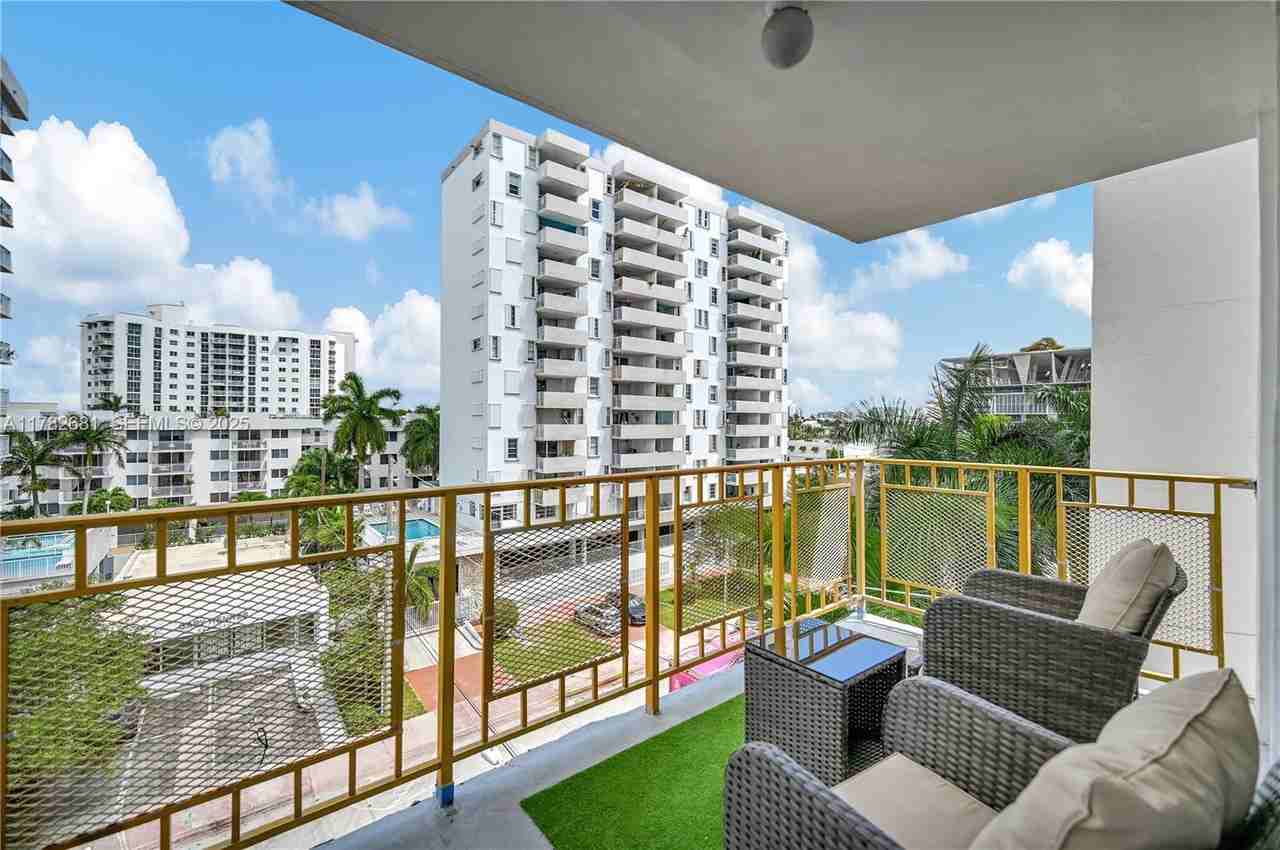 1340 Lincoln Road #608 - Photo 4 of 21