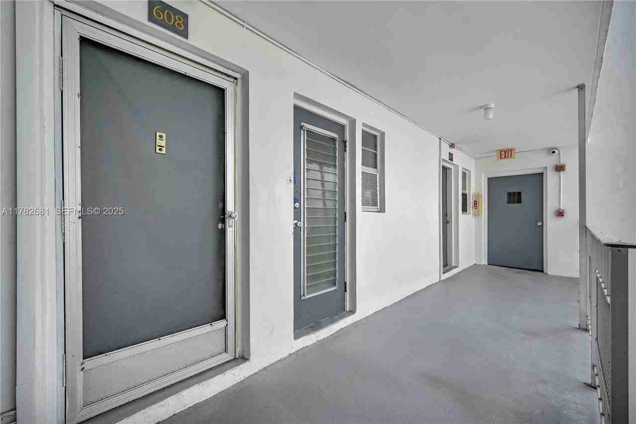 1340 Lincoln Road #608 - Photo 6 of 21