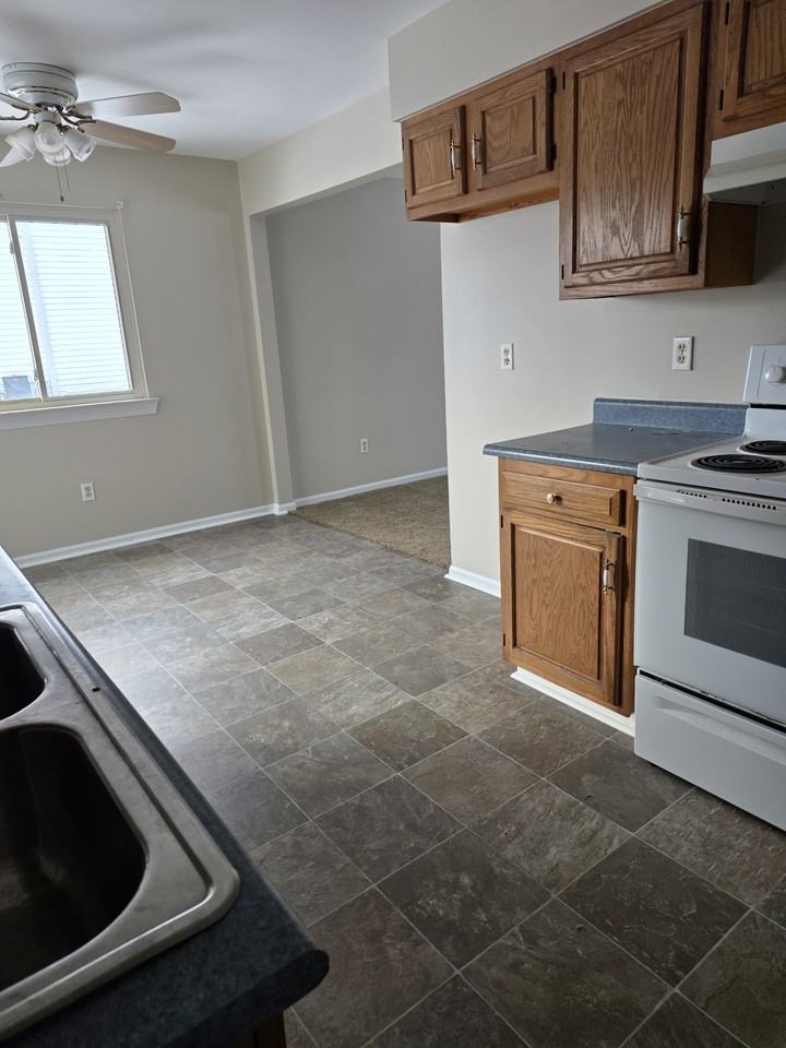 2622 Maple St #1 - Photo 5 of 9