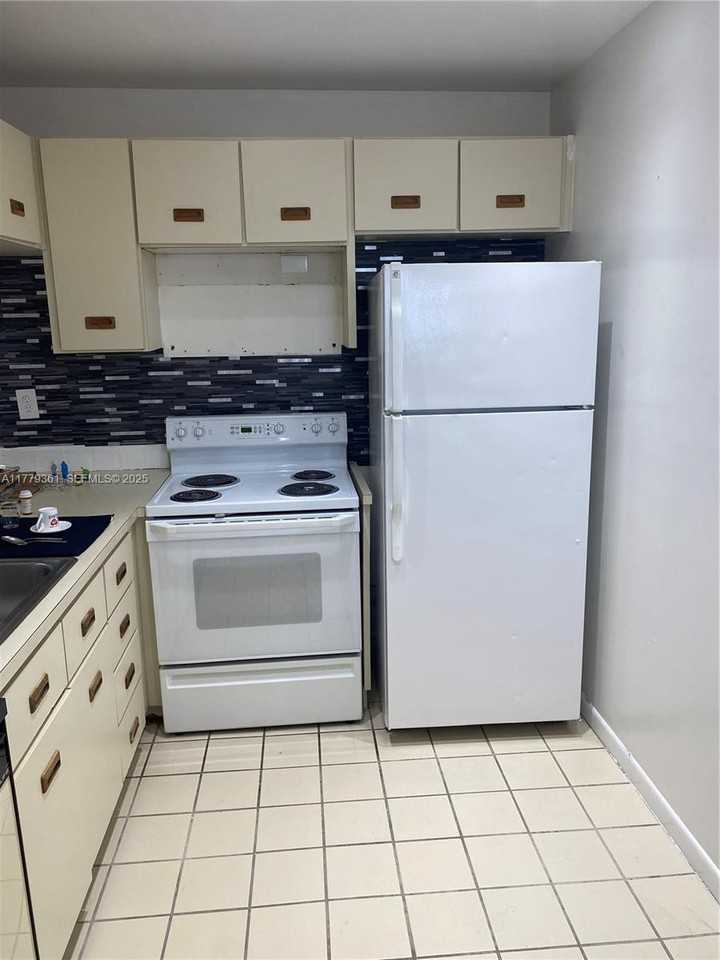 2720 West 63rd Place #203 - Photo 3 of 11