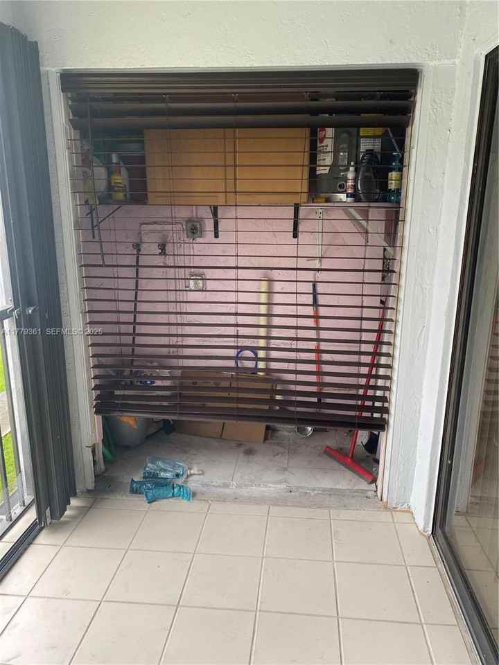 2720 West 63rd Place #203 - Photo 4 of 11