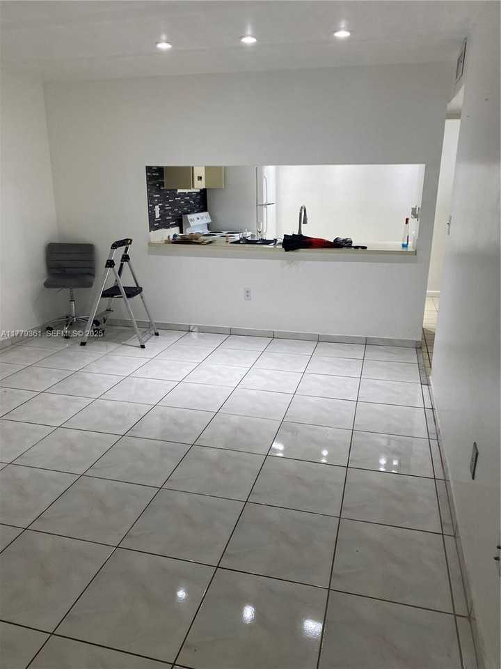 2720 West 63rd Place #203 - Photo 5 of 11