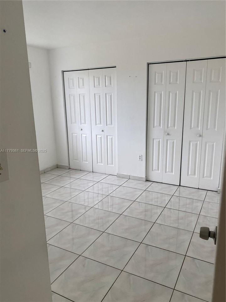 2720 West 63rd Place #203 - Photo 7 of 11