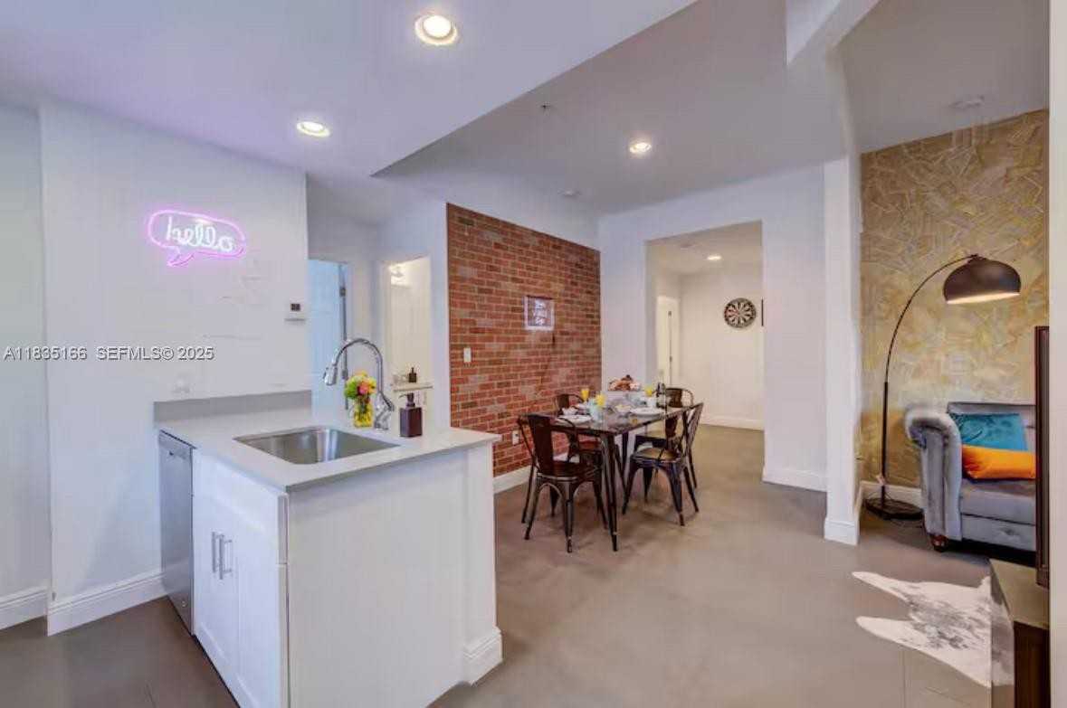 346 Northwest 35th Street #1 - Photo 4 of 15