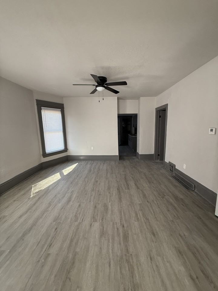 3718 W Garfield Ave #1LOWER - Photo 2 of 5