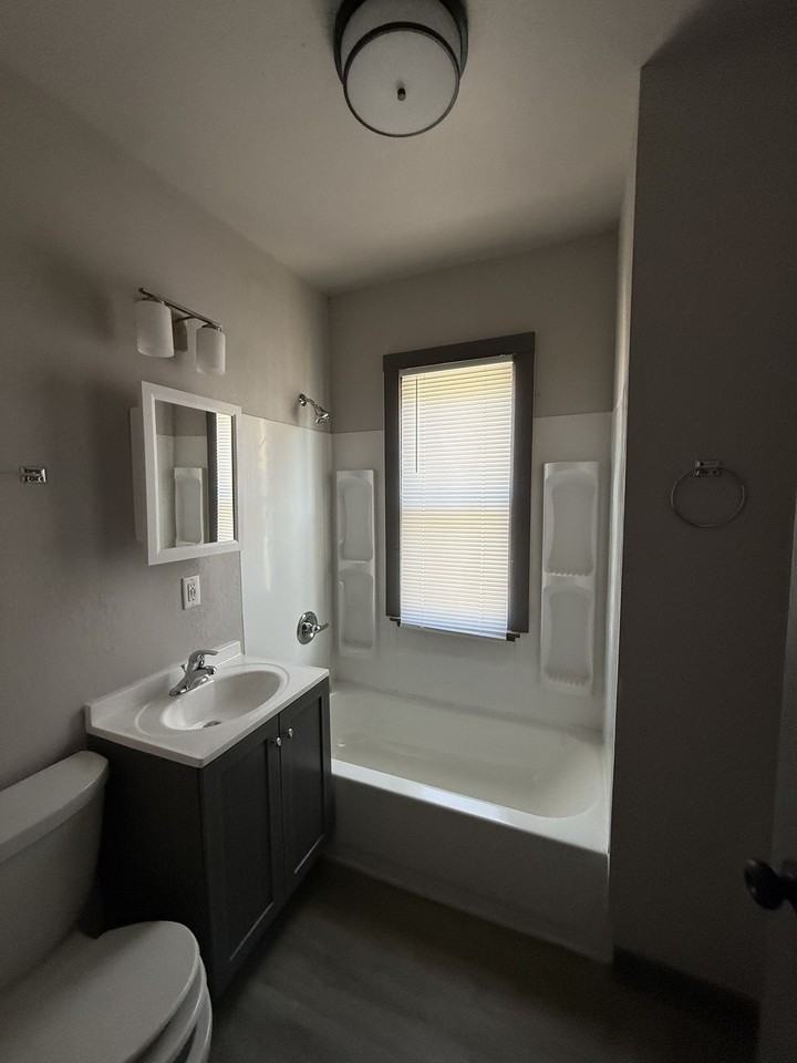 3718 W Garfield Ave #1LOWER - Photo 3 of 5