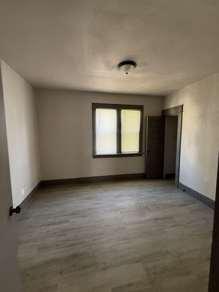 3718 W Garfield Ave #1LOWER - Photo 4 of 5