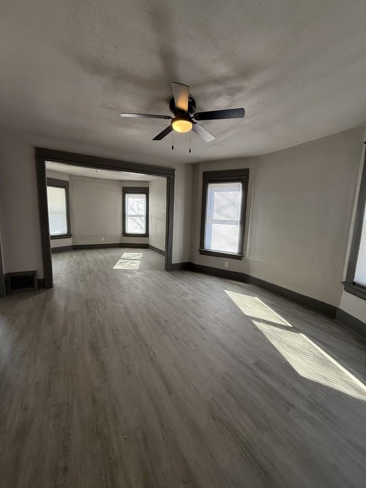 3718 W Garfield Ave #1LOWER - Photo 5 of 5