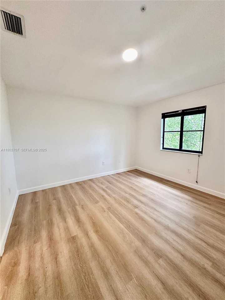 22561 Southwest 88th Place #301 - Photo 6 of 27