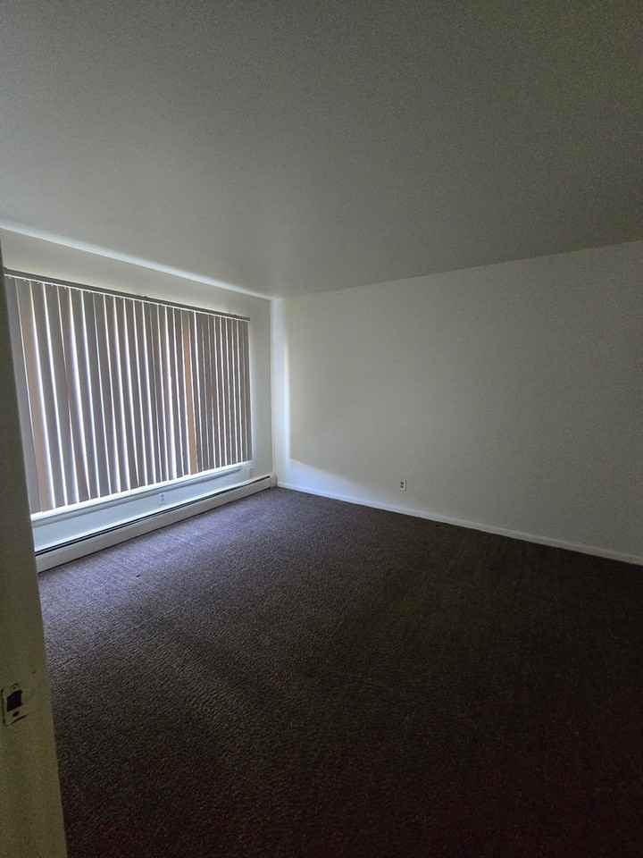 Mulford Park Apartments - Photo 3 of 11