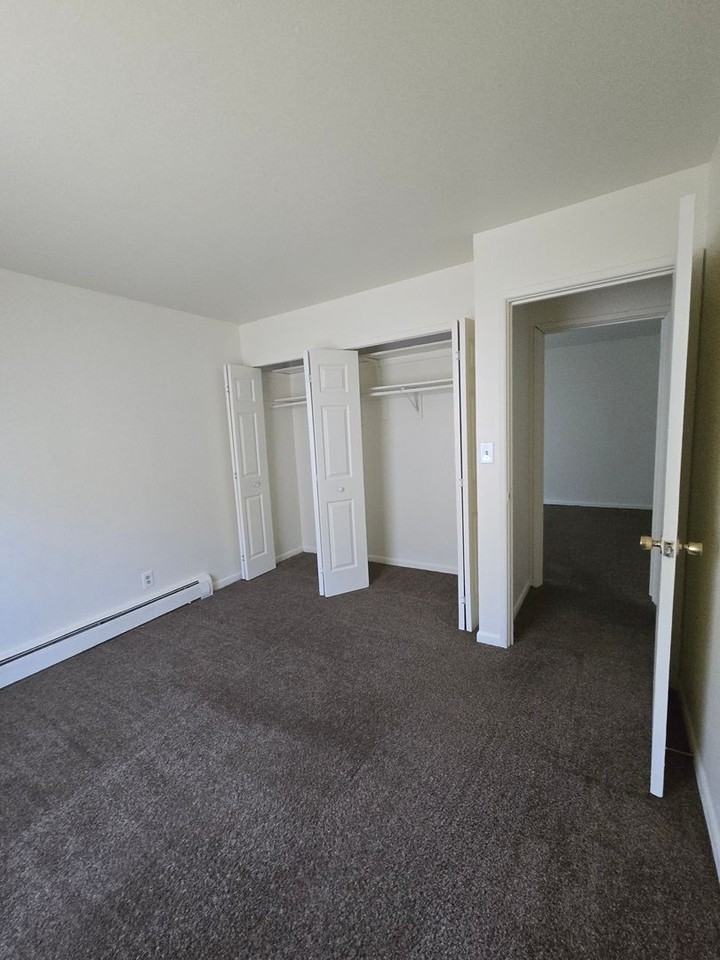 Mulford Park Apartments - Photo 4 of 11