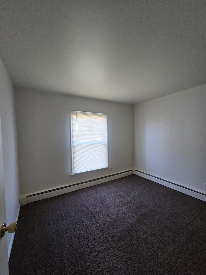 Mulford Park Apartments - Photo 5 of 11