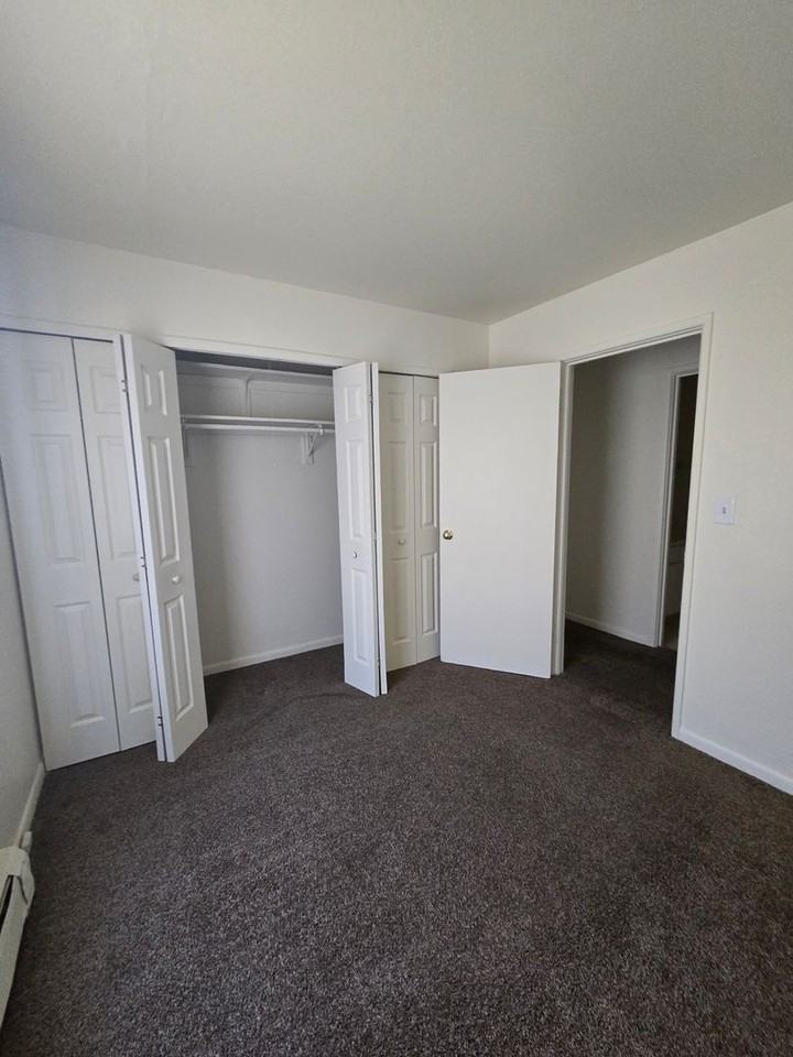 Mulford Park Apartments - Photo 6 of 11