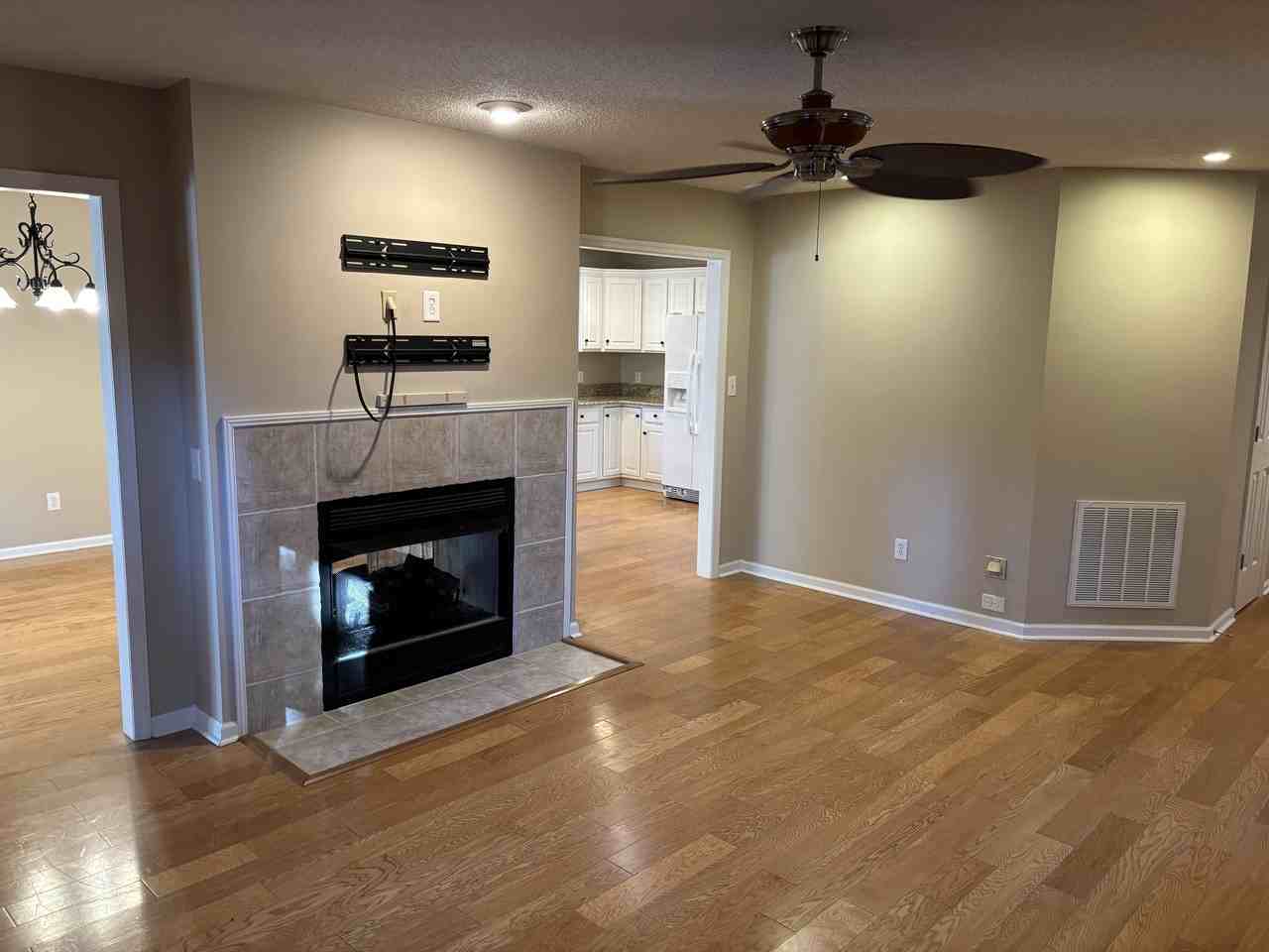 480 Spring Lake Dr #1 - Photo 4 of 27