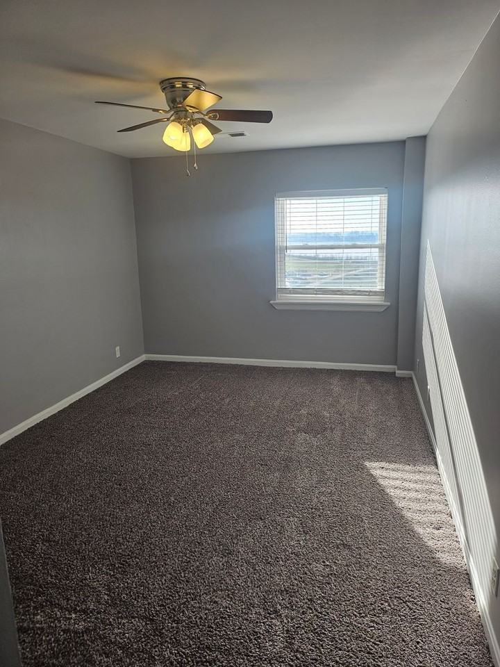 Sunset Tower - Photo 5 of 33