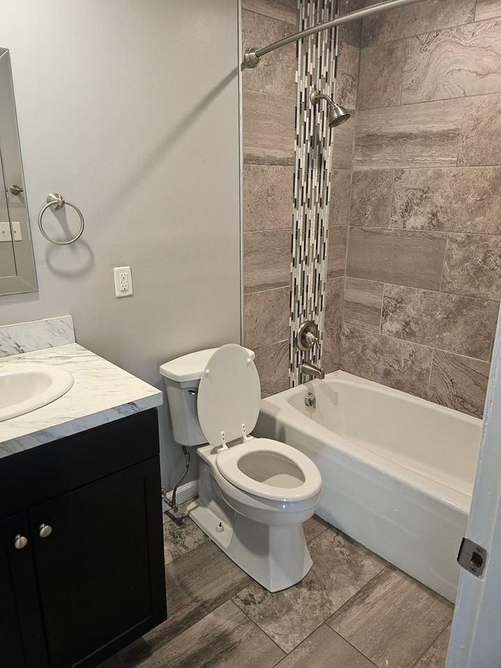 Sunset Tower - Photo 7 of 33