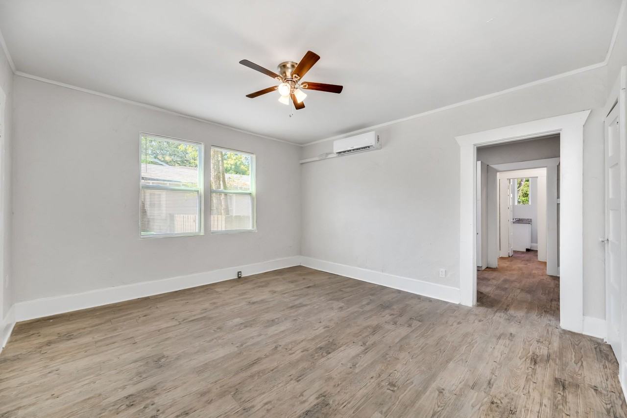 Beautiful, Newly Renovated 2/1 Apartment in Seminole Heights! - Photo 4 of 28