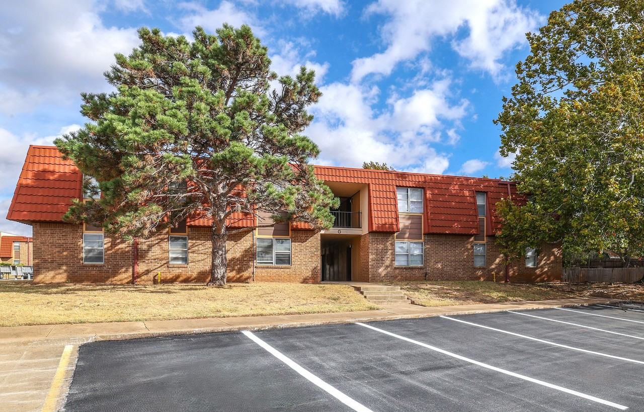 Maplewood Apartments - Photo 4 of 6