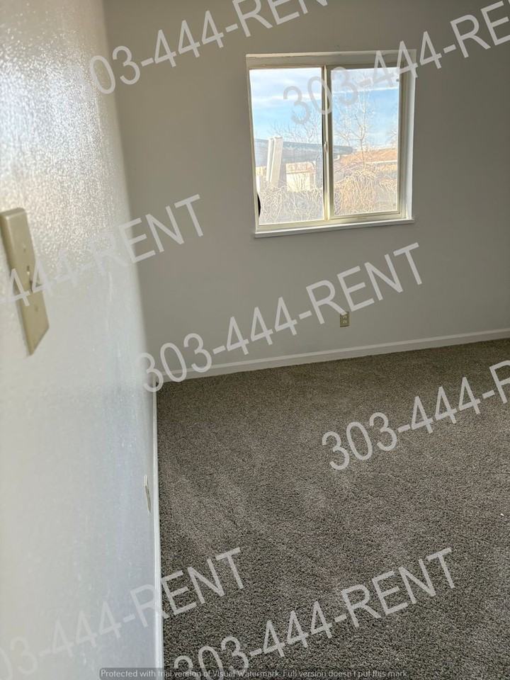 5545 Zion Ct - Photo 4 of 29