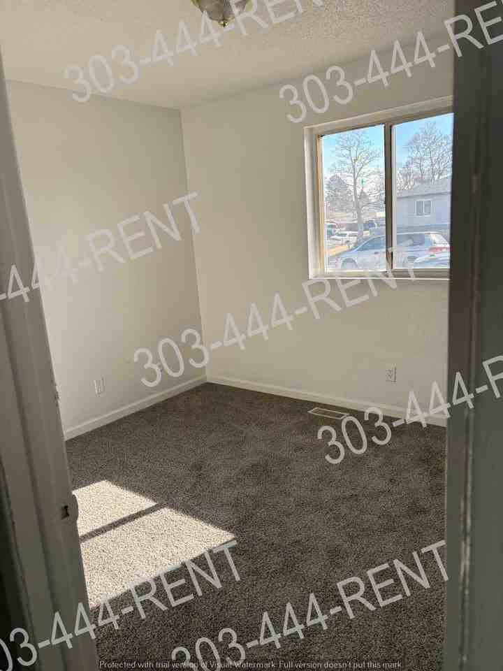 5545 Zion Ct - Photo 4 of 12