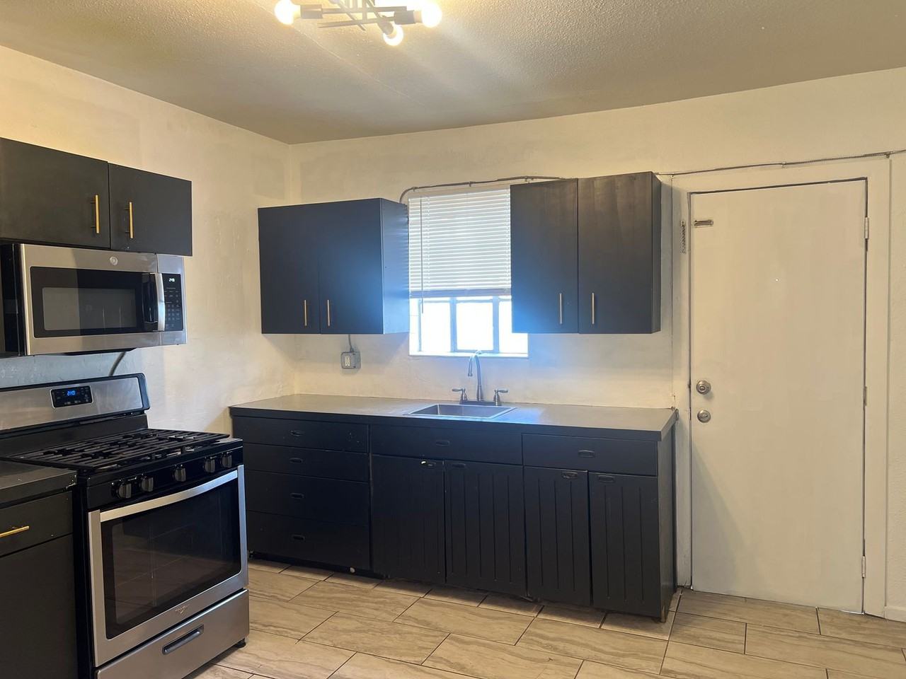 3120 W Custer Pl - Photo 3 of 16