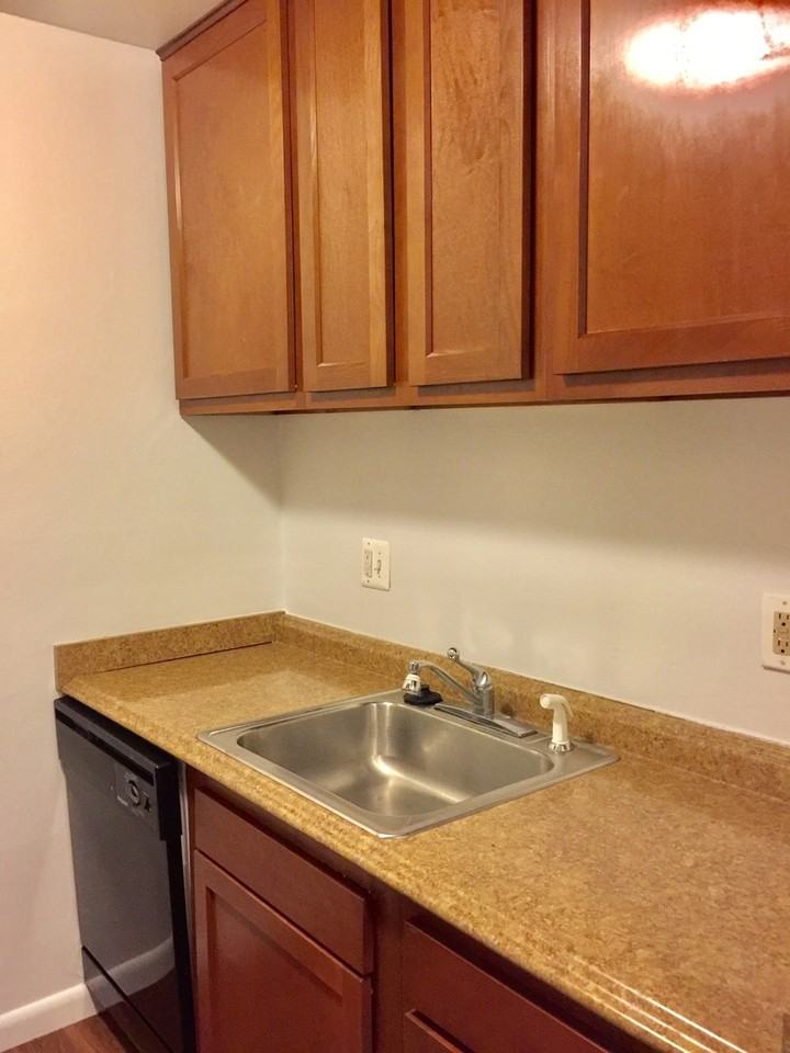 Ambassador West Apartments - Photo 4 of 18