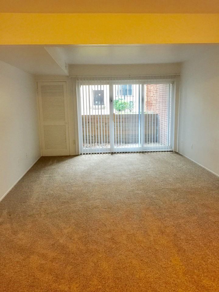 Ambassador West Apartments - Photo 6 of 18