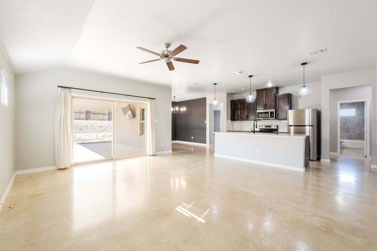 1649 Dryden Ave - Photo 3 of 18