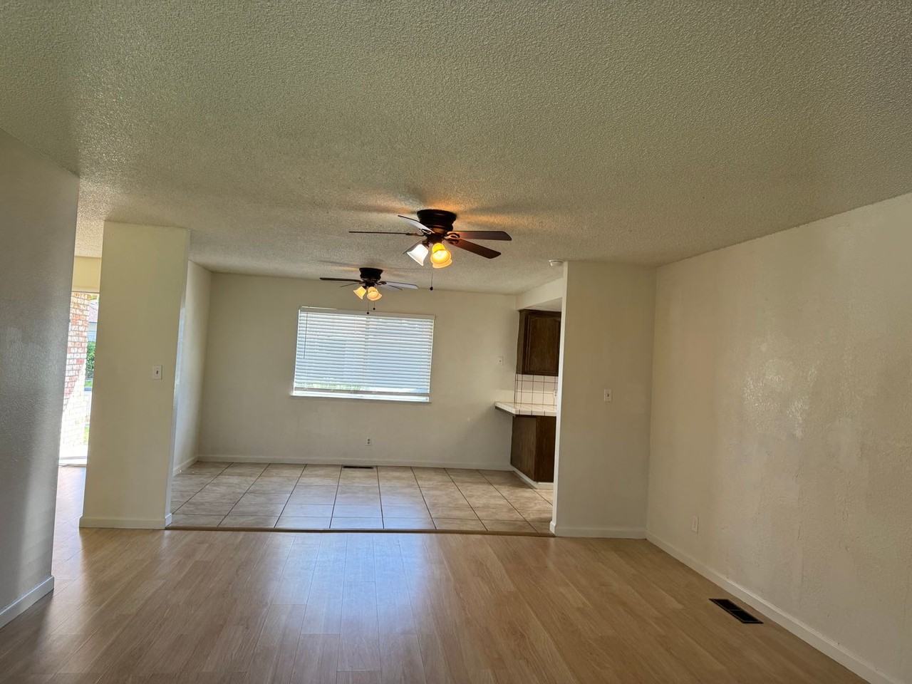 6893 N Rowell Ave - Photo 5 of 33