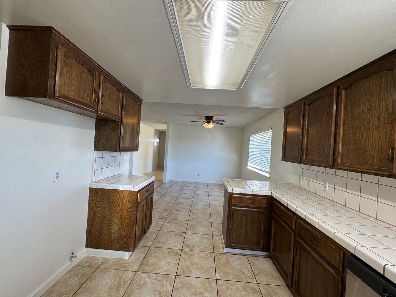 6893 N Rowell Ave - Photo 6 of 33