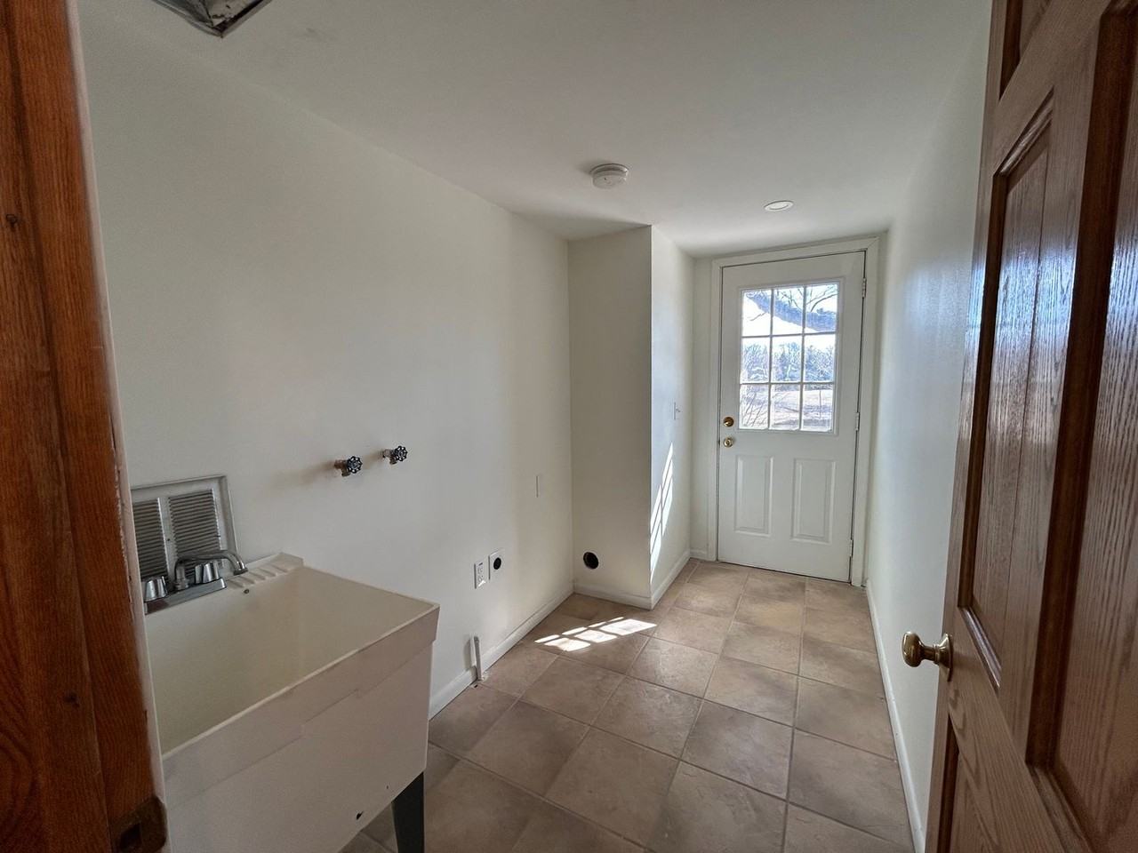 Mapleridge Apartments - Photo 7 of 35