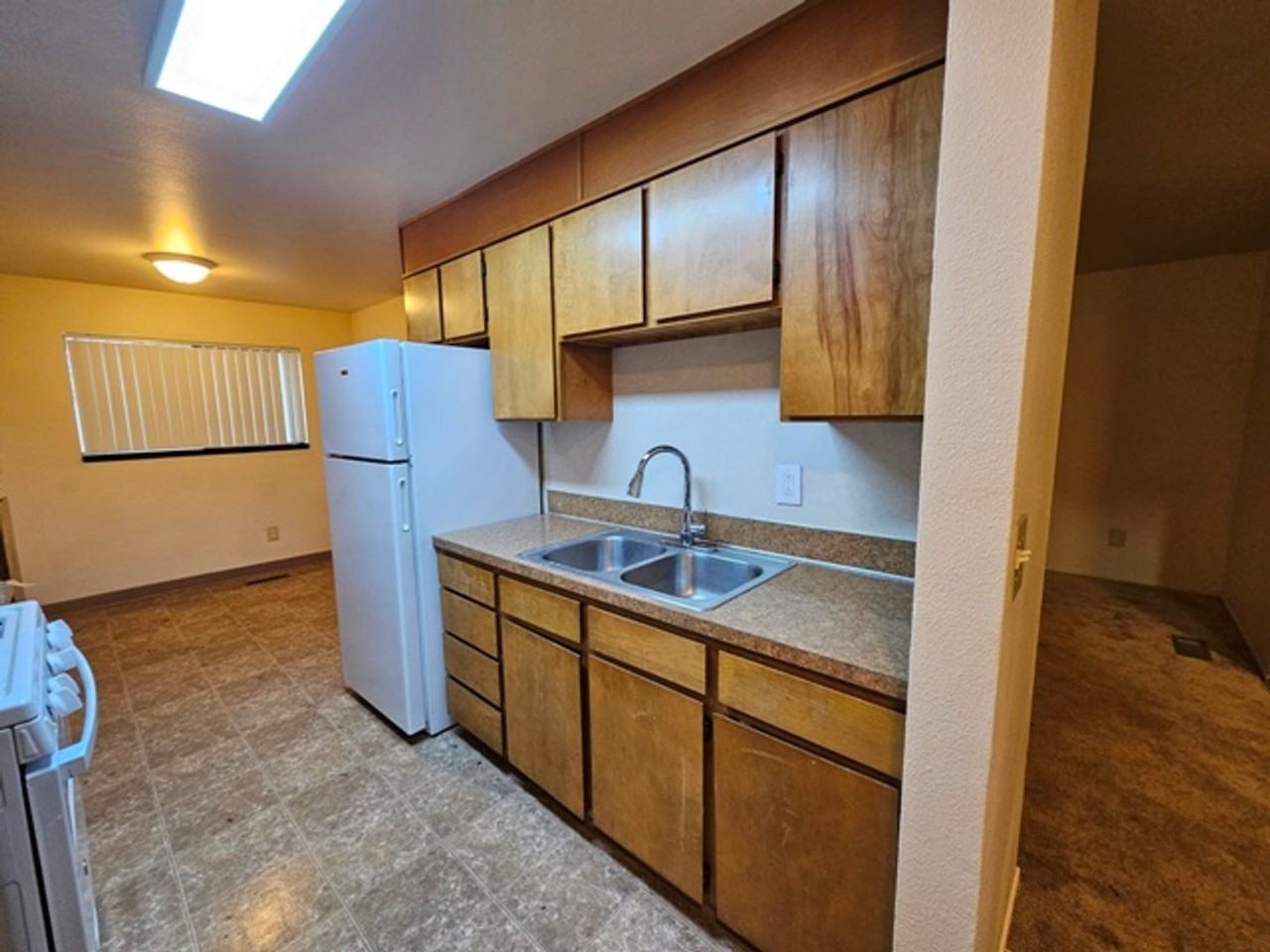 srsl01* - Photo 3 of 17