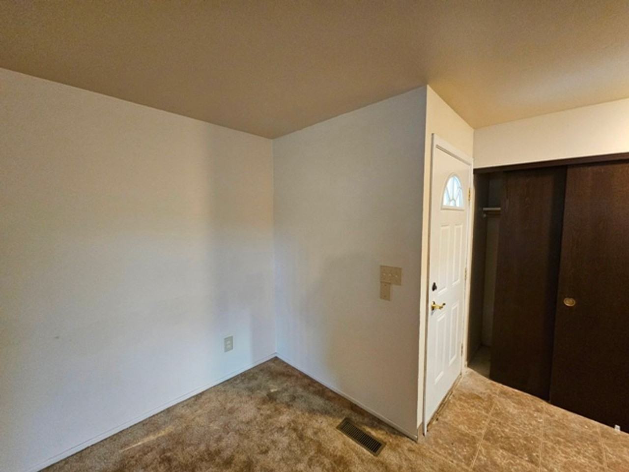 srsl01* - Photo 5 of 17