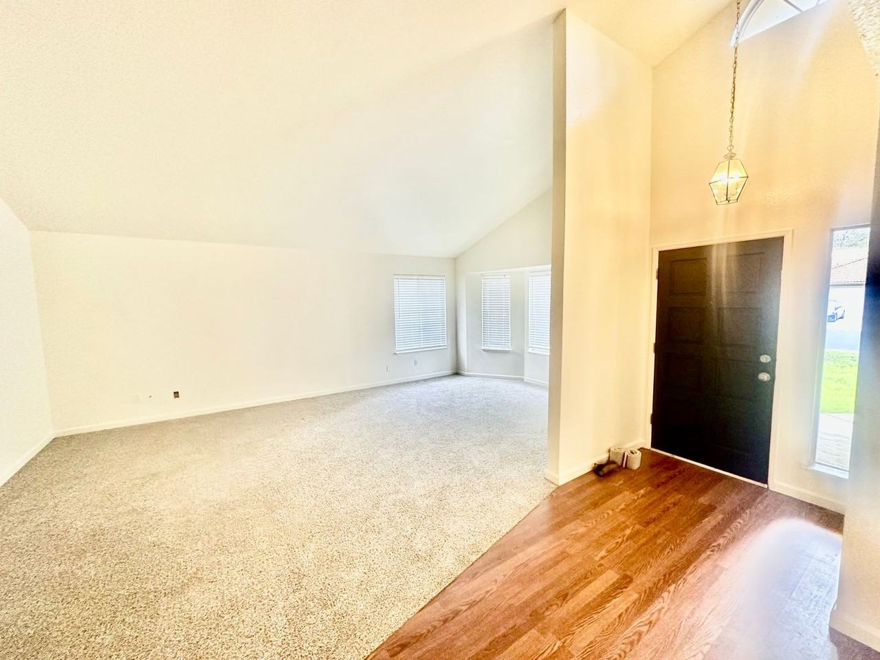 2572 Los Altos Ave - Photo 3 of 19