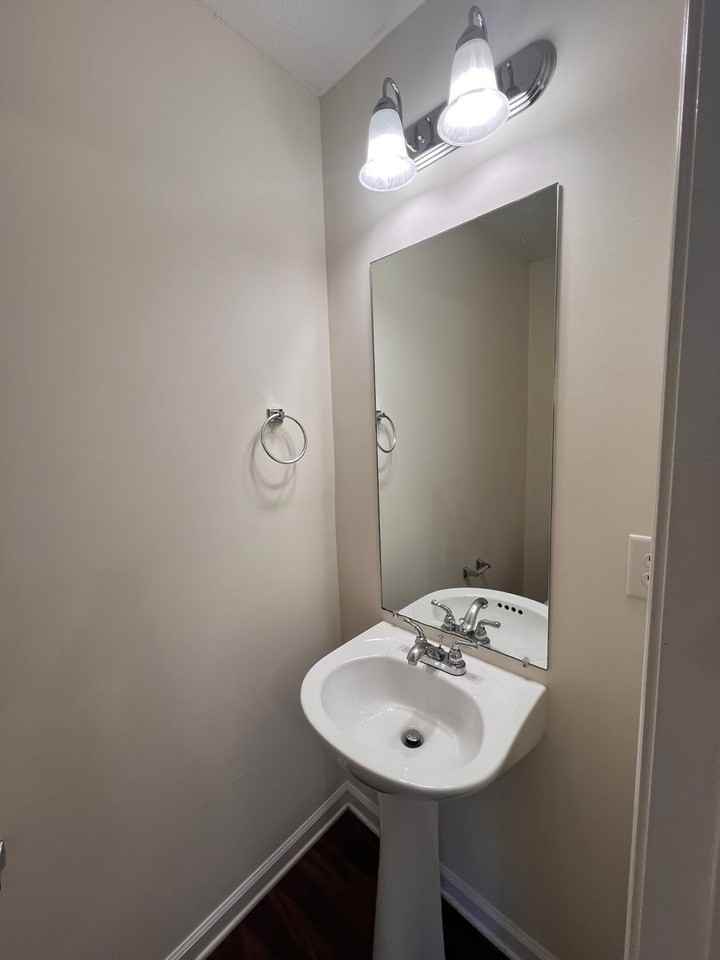 6021 Cullen Dr - Photo 5 of 21