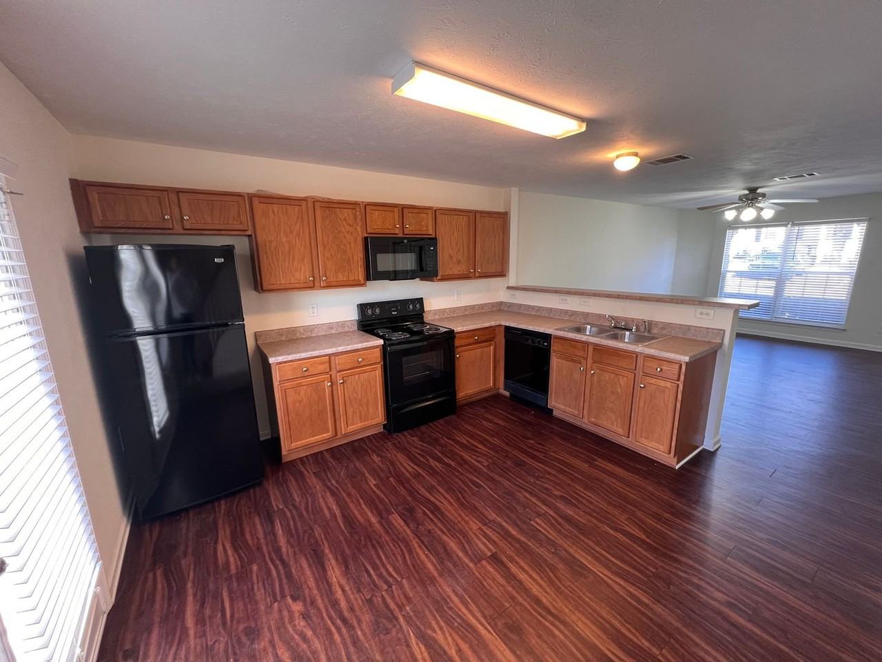 6021 Cullen Dr - Photo 7 of 21