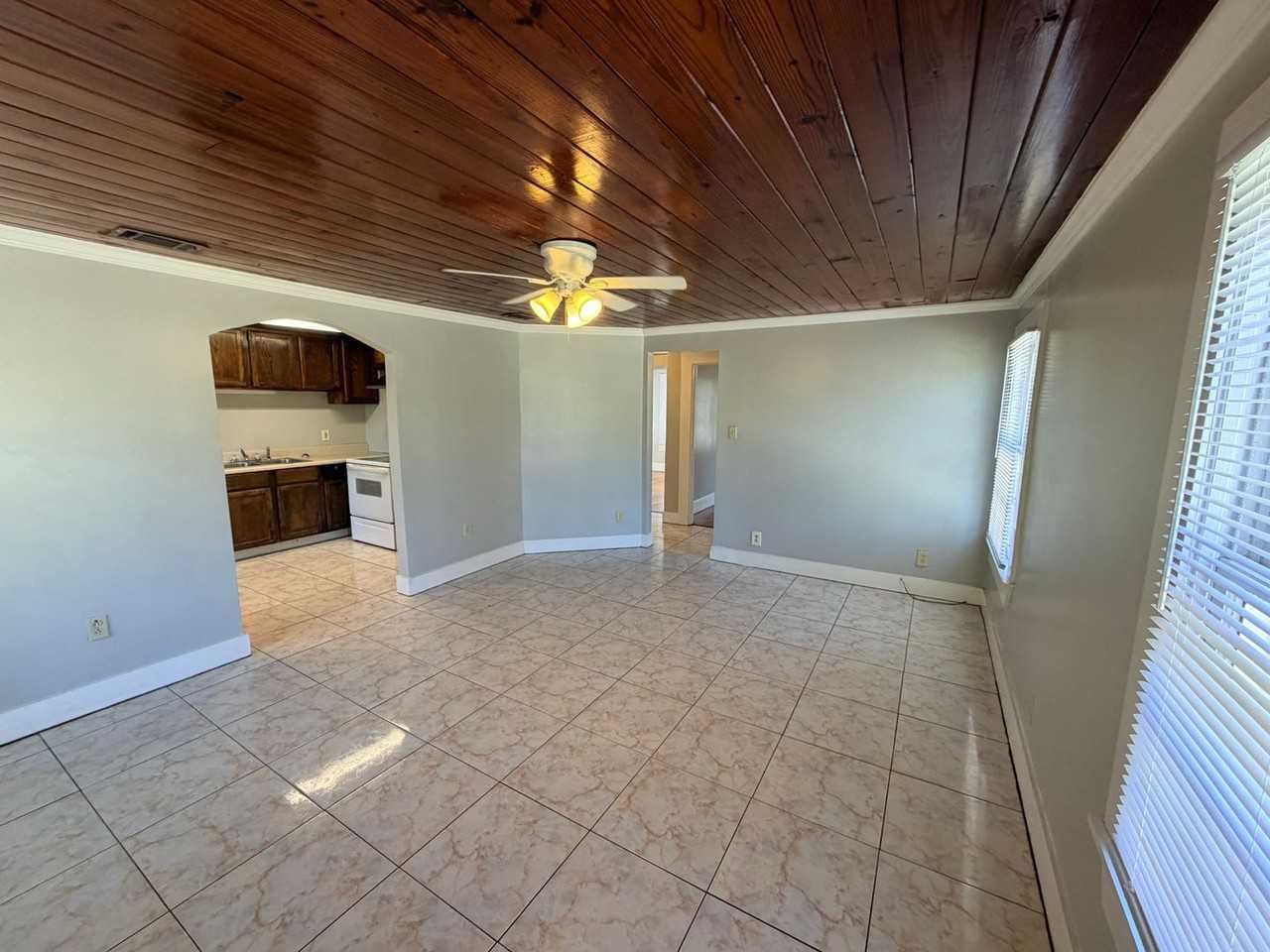 1005 Langdale Dr #B - Photo 5 of 20