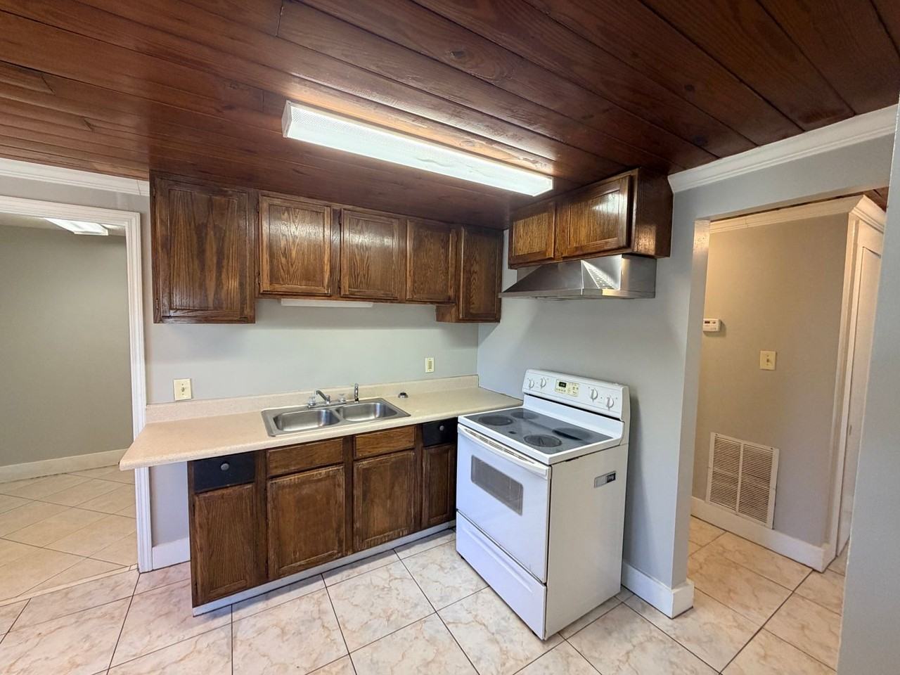 1005 Langdale Dr #B - Photo 7 of 20