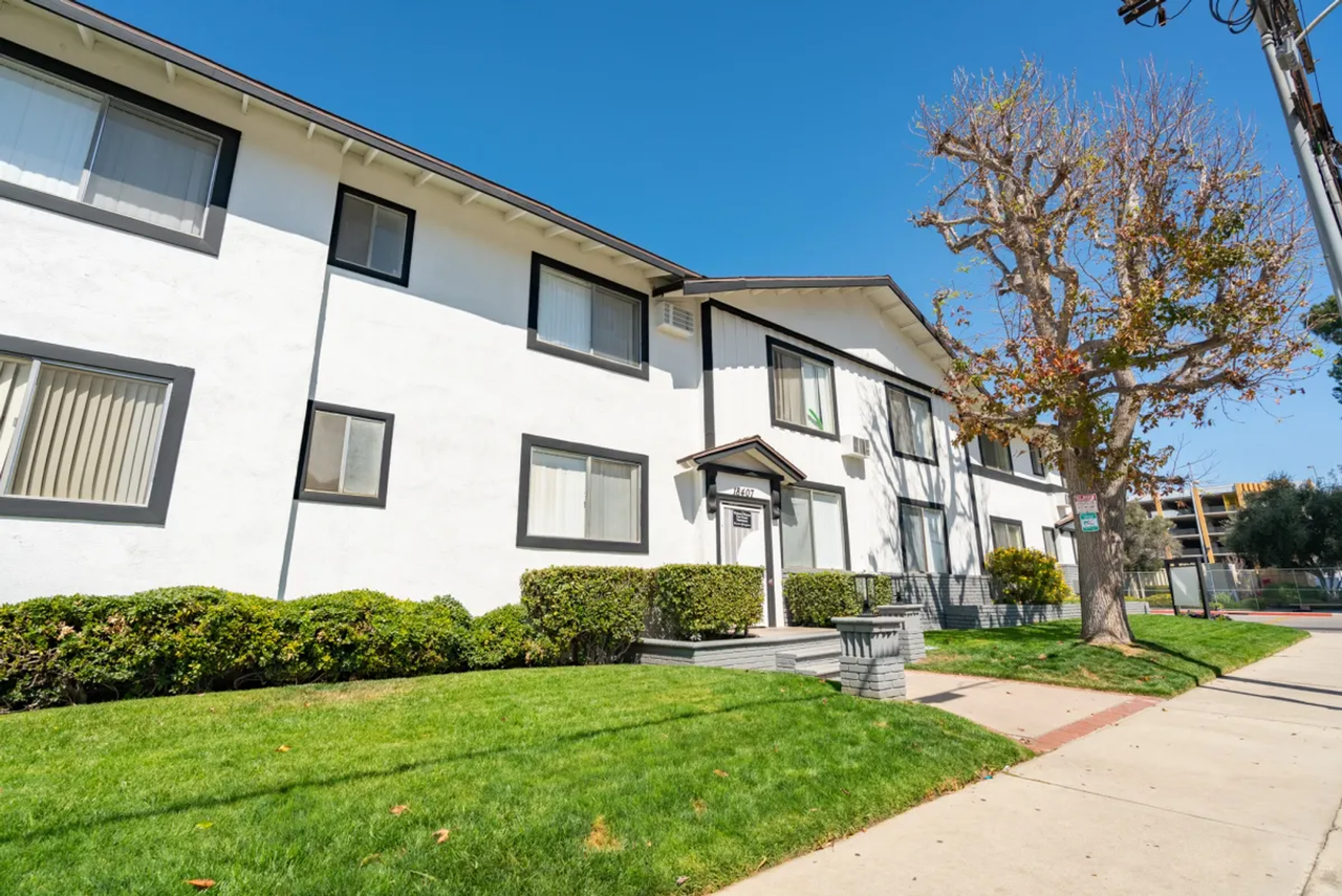 18407 Dearborn Street - Photo 2 of 50