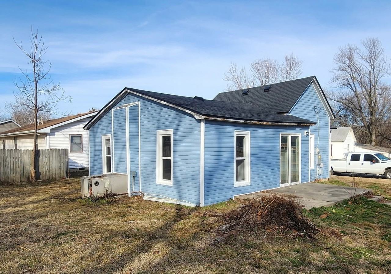 606 S Oak St - Photo 2 of 5