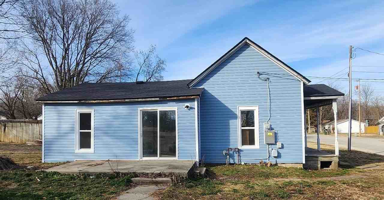 606 S Oak St - Photo 3 of 5