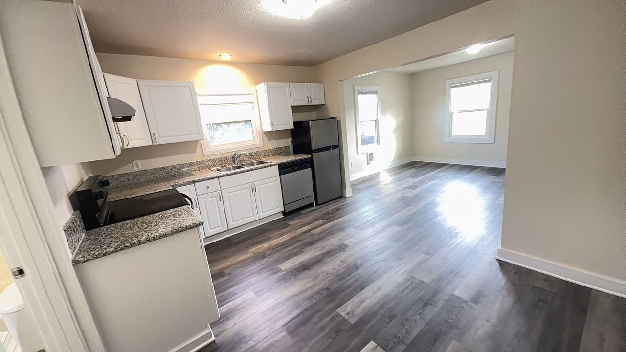 1925 Broadway St Ne - Photo 3 of 9