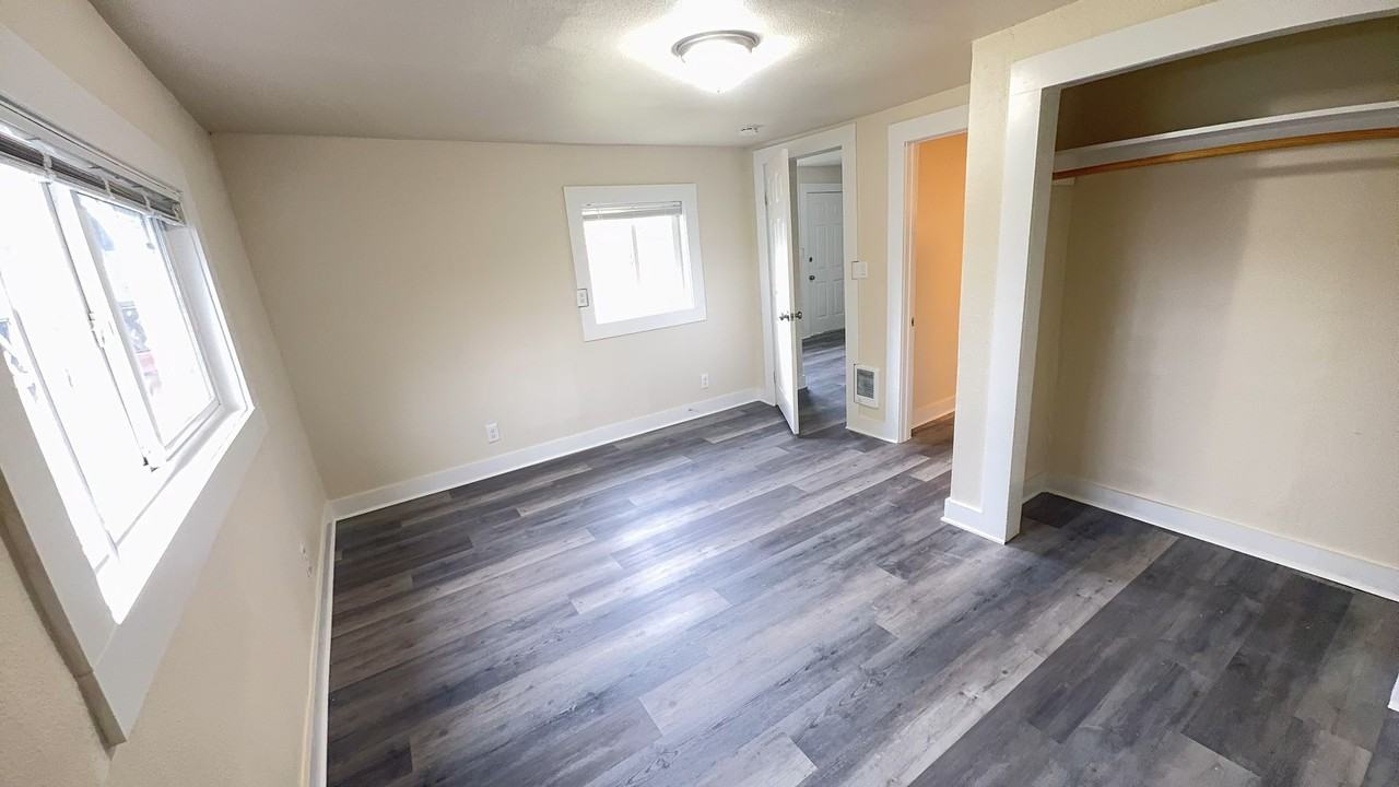 1925 Broadway St Ne - Photo 5 of 9